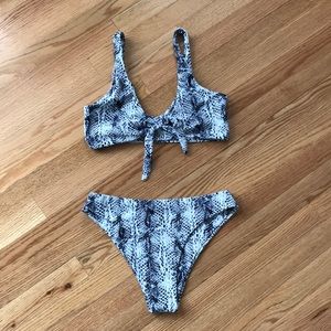 **NEVER WORN** SIZE M SNAKESKIN BIKINI SET
